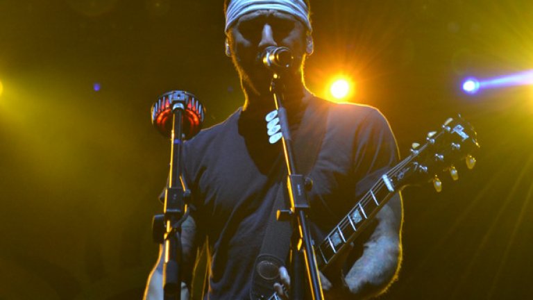 Накрая на сета Съли Ерна седна и на барабаните.