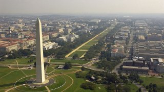 1024px-US_Navy_030926-F-2828D-307_Aerial_view_of_the_Washington_Monument