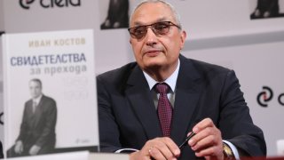 Според бившия премиер олигархията и мафията имат силно влияние върху ръководствата на поне половината парламентарни формации, а политическата система е в патова ситуация