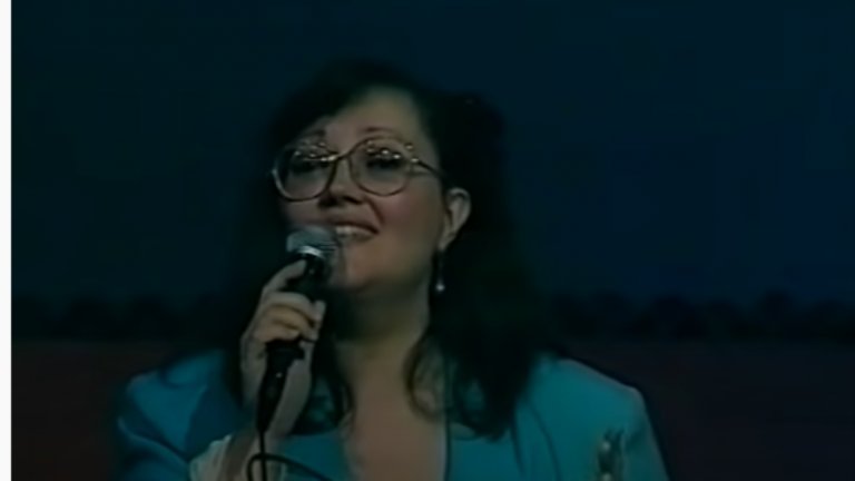 Тя беше част от групата "Тоника СВ"