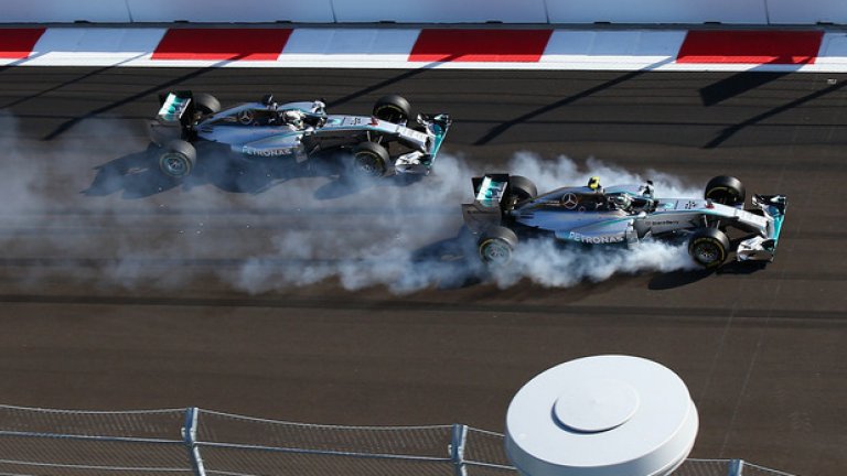 Опасните ситуации между пилотите на Mercedes на пистата зачестиха