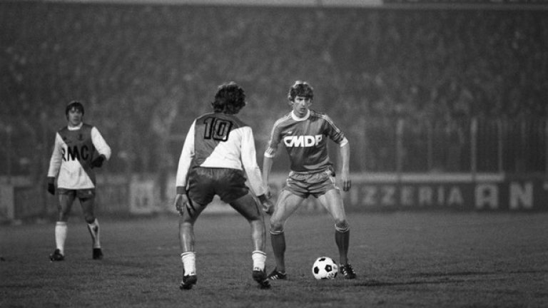 Кариерата на Венгер като футболист започва през 1969 година. Французинът играе предимно за аматьорски отбори и се пенсионира на 32-годишна възраст.