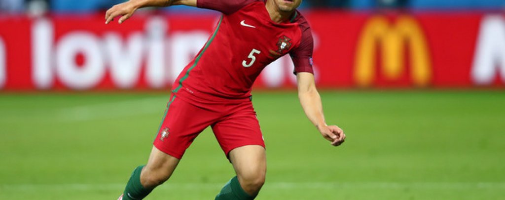 Рафаел Герейро, Лориен
Младият бранител бе едно от откритията на европейското първенство. Потенциалът на 20-годишният играч е огромен.