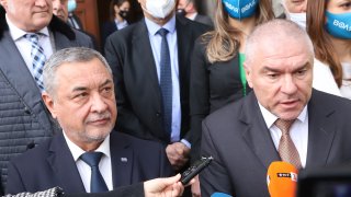 Трите партии представят и платформа от 10 основни принципа, които ще следват