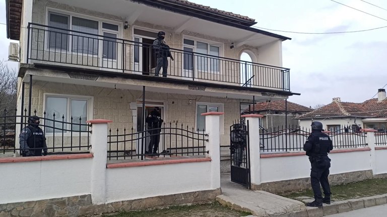 Трима задържани при акция срещу купуването на гласове във Варна