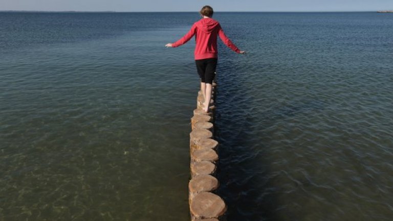 Приземих се в разговора. Осъждаха се хора, които се отдавали на професията си, които преследвали само целите си...