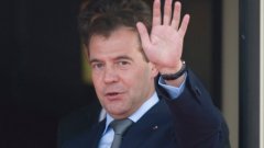 Дмитрий Медведев подаде оставка, без да иска... (вижте в галерията)