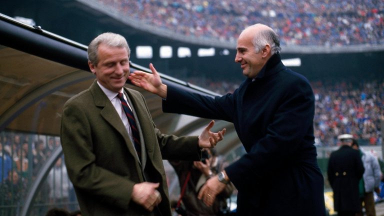 Двама от най-великите в треньорската професия – Джовани Трапатони и Ариго Саки по време на дербито Милан срещу Интер на „Сан Сиро“ през 1990 г.