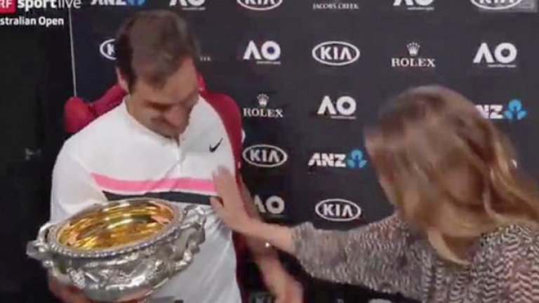 "Бях много щастлива за Роджър и в резултат на това реагирах на този изключителен момент като човек, а не като журналист", заяви Денис Лангенгер.