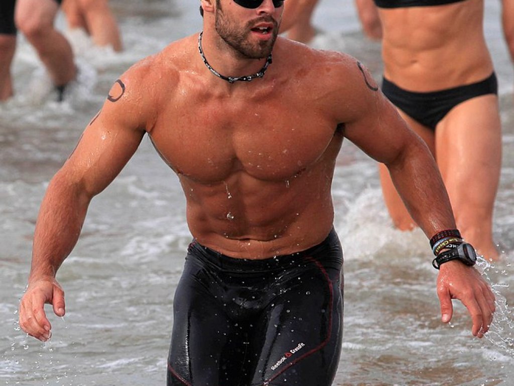 693px-USMC-Rich_Froning_Jr