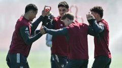 Балансиране с химикалки и AI: Старата школа не харесва странностите на Артета