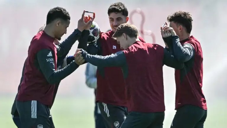 Балансиране с химикалки и AI: Старата школа не харесва странностите на Артета