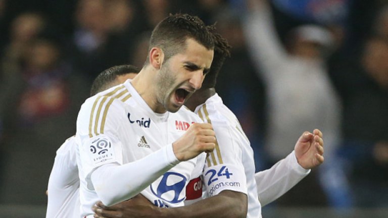 Полузащитник: Максим Гоналон, Рома 
Продукт на школата и един от най-важните футболисти за Лион в последните години, Гоналон бе продаден в Рома срещу едва 5 млн. евро това лято. За осем години с екипа на „хлапетата“ Гоналдон изигра 333 мача, в които има и 13 гола. Трансферът му в Рома бе наистина изненадващ, но според някои той се дължи и на фактора „Мончи“.