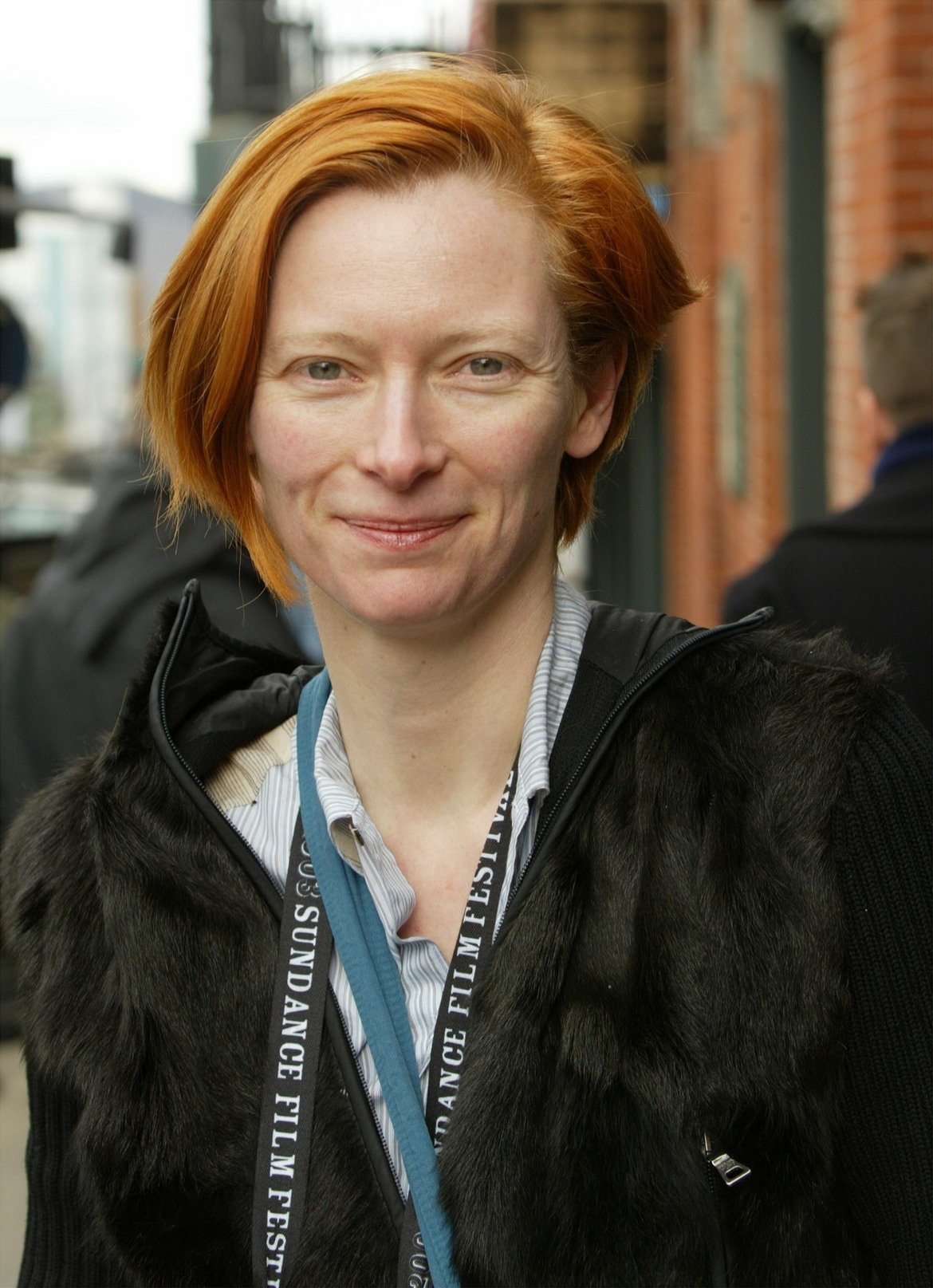 Тилда Суинтън преди (2003 г.).