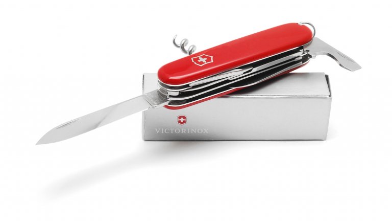 Victorinox работи по версия без остриета заради по-строгите регулации за оръжие