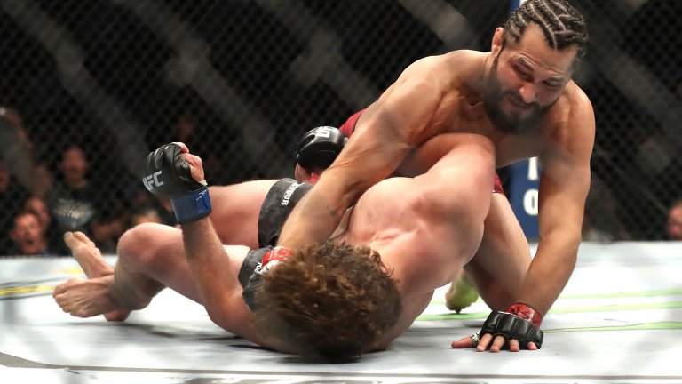 Хорхе Масвидал нокаутира Бен Аскрен с летящо коляно през юли 2019-а в рамките на пет секунди, което е и най-бързият нокаут в историята на UFC