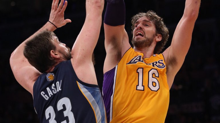 Марк обаче не оставя Пау да диша, когато се срещнат по игрищата на НБА, където играят за Мемфис и Чикаго. Наскоро станаха първите братя в историята, играли един срещу друг в Мача на звездите на лигата.