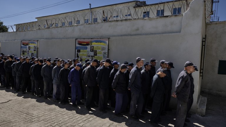 Кремъл така и така хвърля хора в месомелачката, защо да не са тези, за които на никой не му пука в Русия
