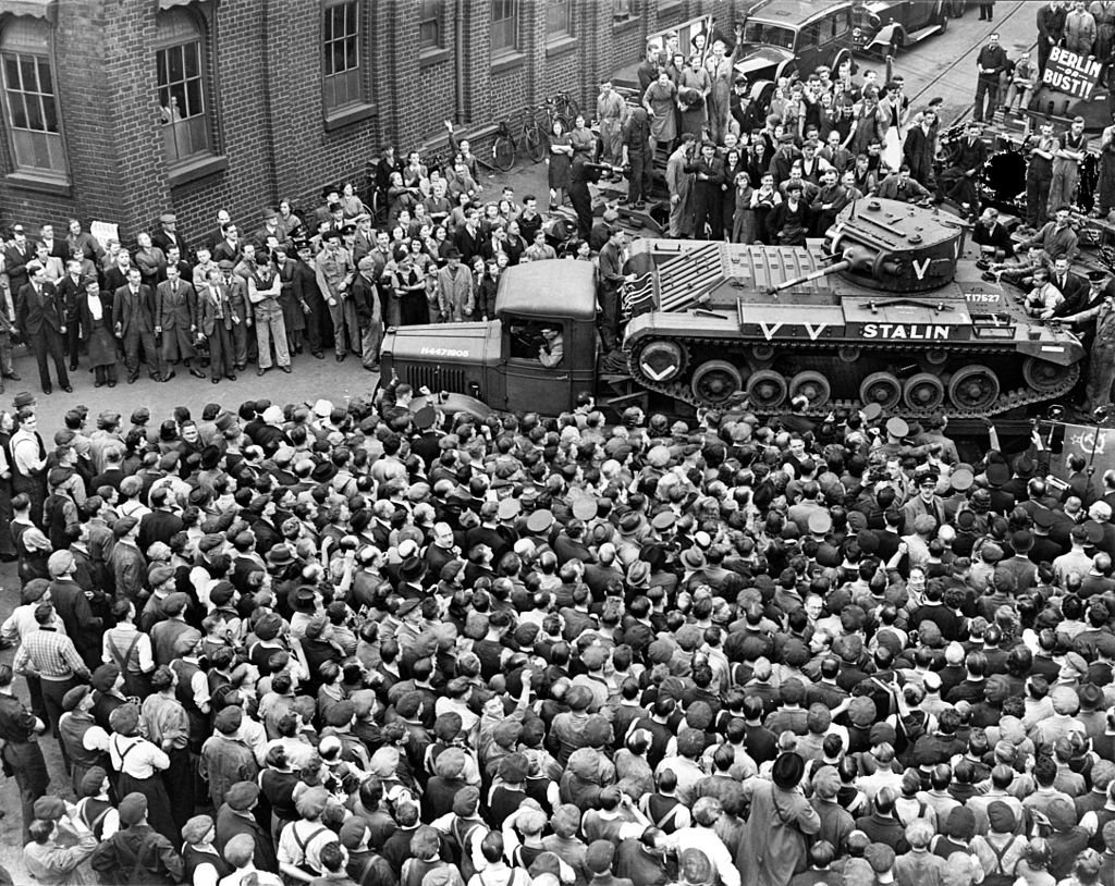 1024px-Valentine-tank-Stalin