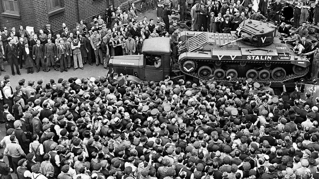 1024px-Valentine-tank-Stalin