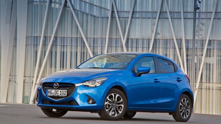 Също едва при третото поколение на популярния Mazda 2 се появи версията седан, при това само за пазарите в Азия и Австралия.