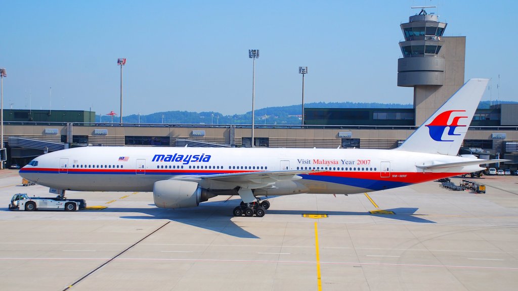 Malaysia_Airlines_Boeing_777-2H6ER,_9M-MRF@ZRH,20.07.2007-479ba_-_Flickr_-_Aero_Icarus