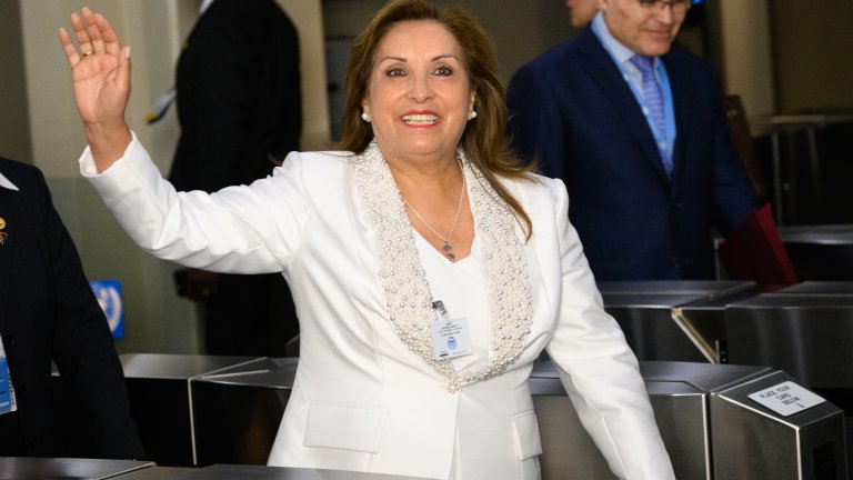 Дина Болуарте бе свалена с импийчмънт