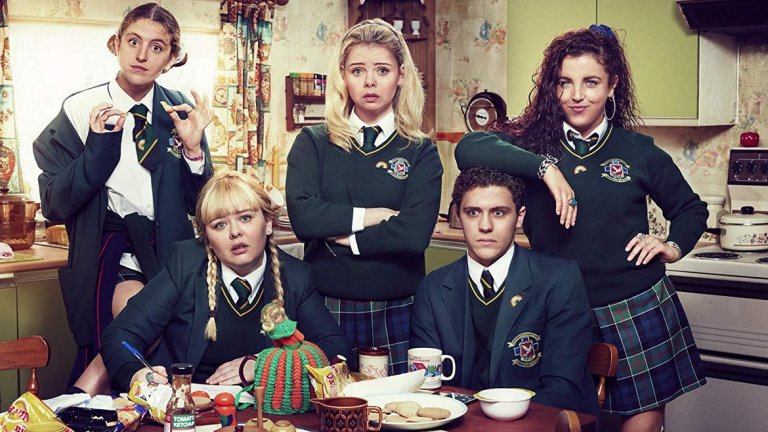 "Derry Girls", втори сезон
Британският ситком "Derry Girls" се завръща с втори сезон. Създател на сериала е Лиса Макги. В него се разказва за гимназистите Ерин, Орла, Клеър, Мишел и Джеймс. Сериалът е носталгичен поглед към 90-те, порастването, приятелството, влюбванията, които изглеждат толкова страшни, колкото политическите сътресения.