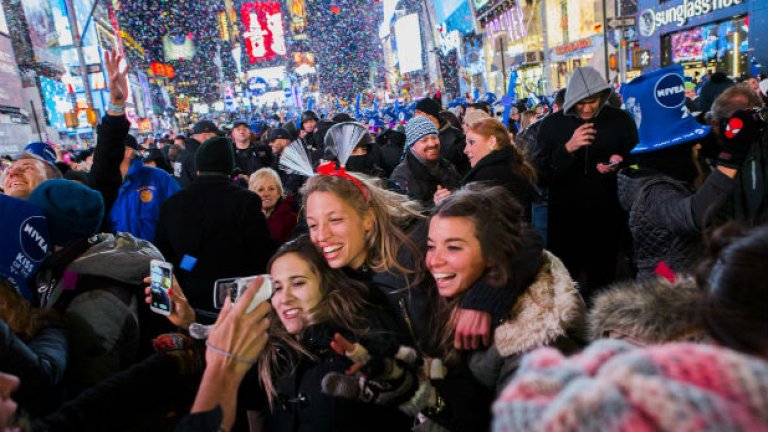 Годината започна с Макълмор и Майли Сайръс