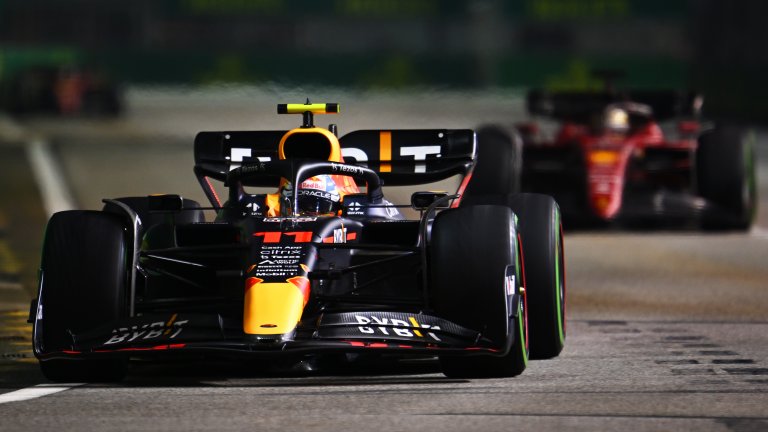 Перес спечели квалификацията пред погледа на Мъск и Безос