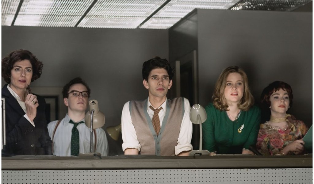 Някои критици в Англия дори начират сериала - по-добрата версия на Mad Men