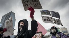 Протест в Токио срещу кандидатурата за Олимпийските игри през 2020 г. Японската столица беше сред неуспелите кандидати за 2016 г., след като похарчи $200 млн. само по време на процеса на кандидатстване