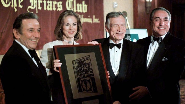 През октомври 1998-а основателят на Playboy получава наградата за цялостен принос на клуб Friars. Той дарява парите за благотворителния фонд на дъщеря си - Кристи Хефнър, която се занимава с изследвания на СПИН.