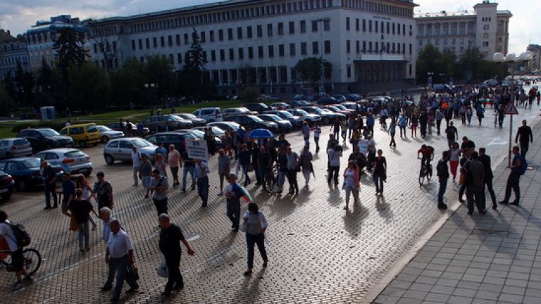 "Протест на радостта" след оставката на Орешарски