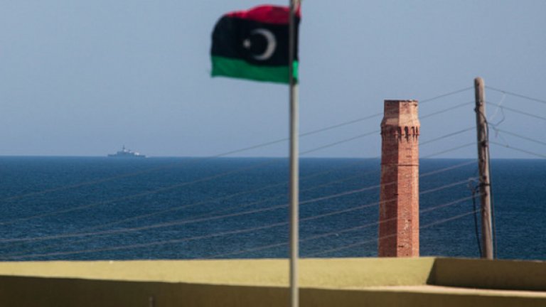 Турски товарен кораб под обстрел в Либия