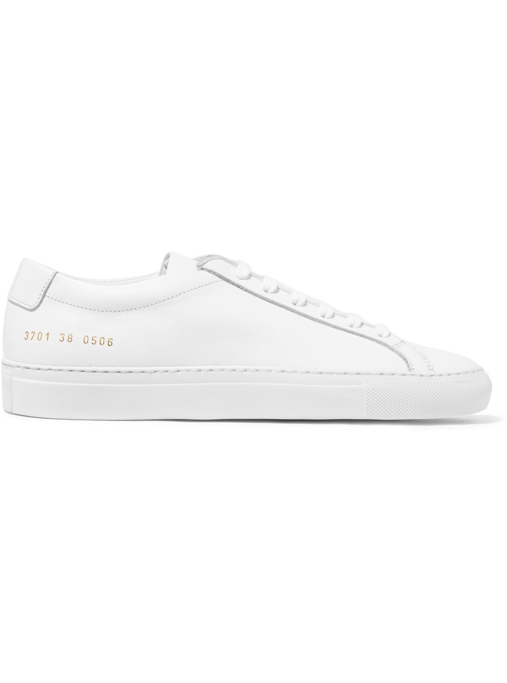 Изчистен модел на Common Projects под номер 9.
