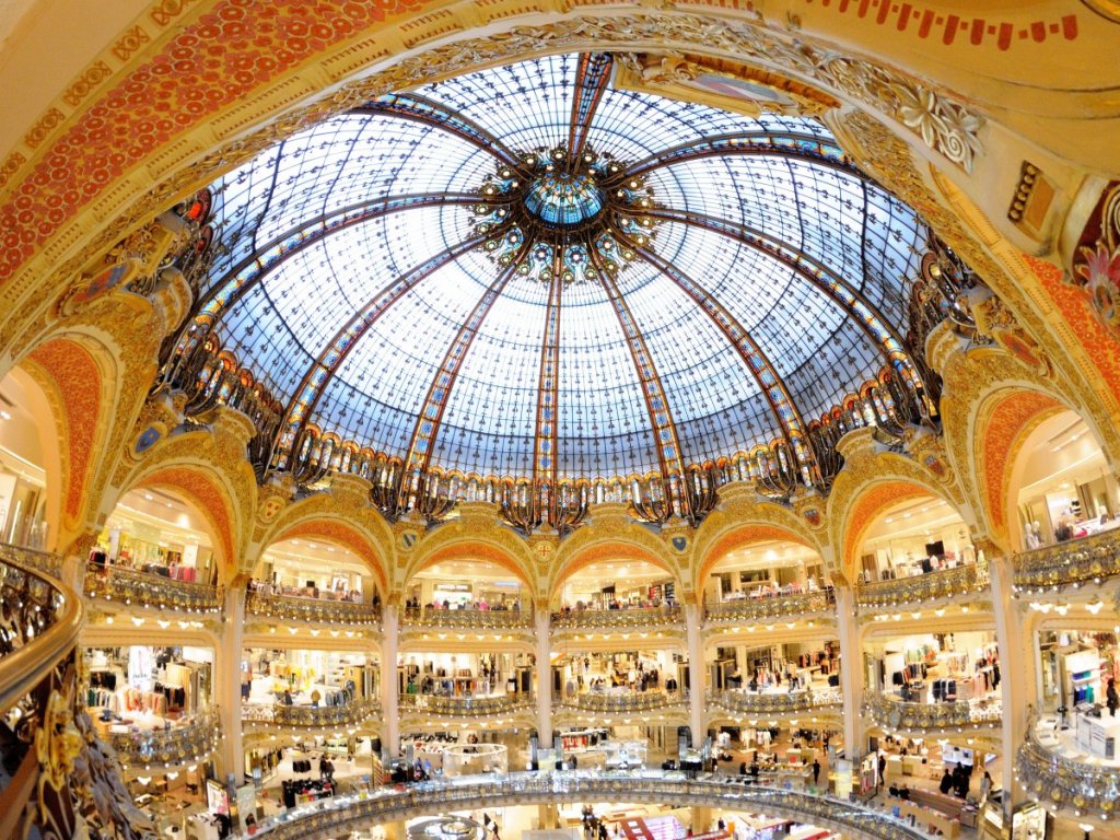 Бижуто Galeries Lafayette в Париж, 1895 е годината на основаване