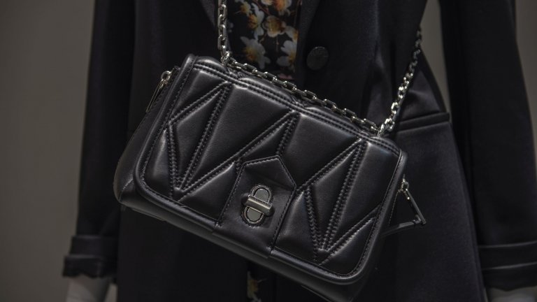 Стайлинг сет: Сако - Hugo, Рокля - Ted Baker, Чанта - Karl Lagerfeld  - всичко от магазин Collective, ниво 0, Сердика Център