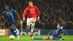 Кристиано Роналдо и Хавиер Санети до момента са се срещали само на клубно ниво. Снимката е от мача от Шампионската лига Манчестър Юнайтед - Интер, завършил 2:0 през декември 2009 г., когато Роналдо отбеляза единия от головете за победата