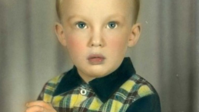 на 14 юни 1946 година Доналд се ражда в Куинс, Ню Йорк.