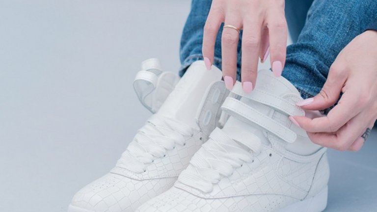 Моделът Freestyle Crackle е наличен в магазините на Reebok