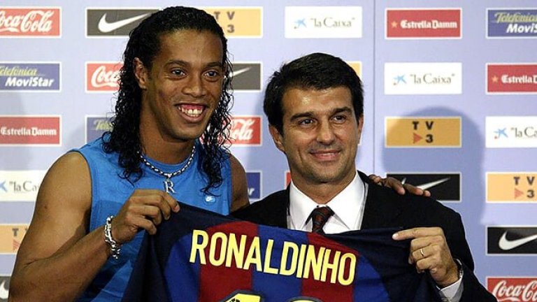 През 2003-та новоизбраният президент на Барса Жоан Лапорта взима Роналдиньо, след като не успява да докара на "Камп Ноу" Дейвид Бекъм.
