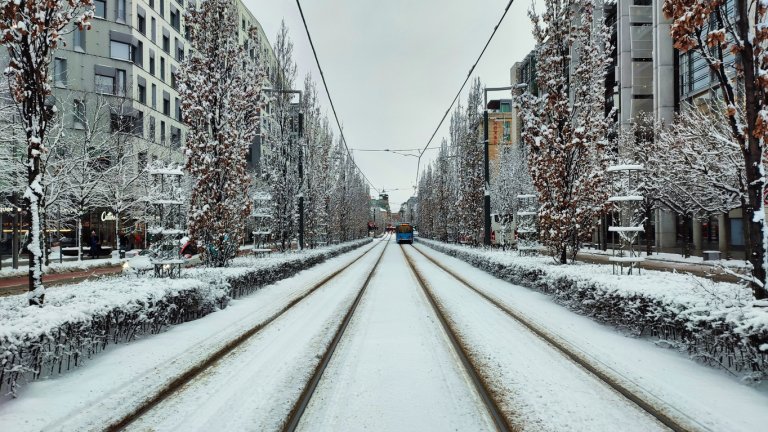 Топли тротоари - решението на северняците за улици без лед и сняг