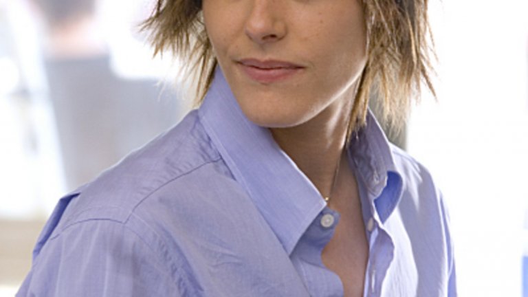 The L Word 
Сценаристите на сериала решиха да започнат последния му сезон с неочакван и доста смел ход – убийството на Джени, героинята, която всички обичаха да мразят. Това накара публиката да следи с още по-голямо любопитство финалните епизоди, но краят разочарова немалко от тях.
Всички искаха и очакваха решение на загадката кой е убиецът, но във финалния епизод така и не става ясно кой е той/ тя. Почитателите сметнаха случващото се в шоуто за евтин трик, който едва ли не ги е измамил. Някои от своя страна изтъкваха положителните неща на финала като завръщането на героини като Кармен и Марина.