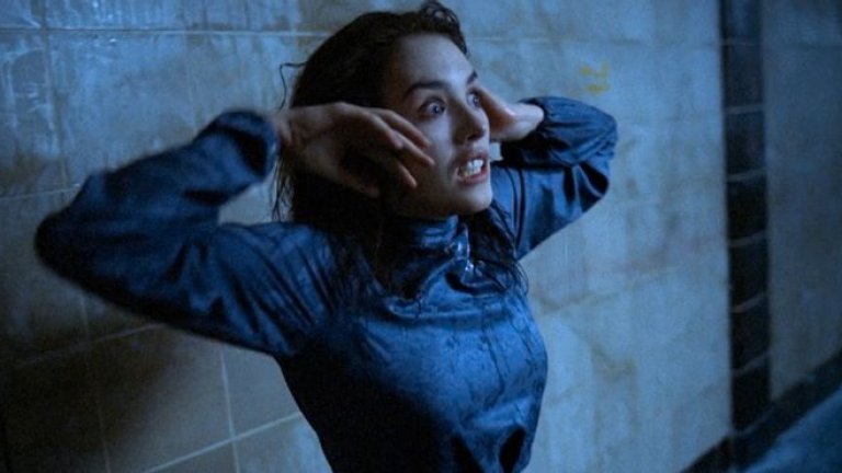 "Обладаване"
"Обладаване" на Анджей Жулавски е френско-западногермански хорър от далечната 1981 г. Изабел Аджани играе млада жена в Берлин от времето на Студената война, която изоставя съпруга и любовника си заради чудовище с телепатични сили. В началото филмът прилича на психологически трилър, но постепенно все повече се заравя в света на Лъвкрафт, включвайки низки желания, странни създания и края на света.