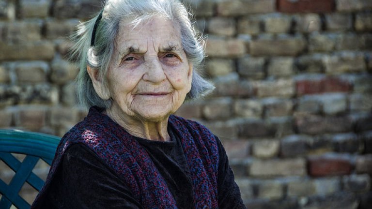 Тя е другата България - пак е изоставена, но може да обича. (снимката е илюстративна)