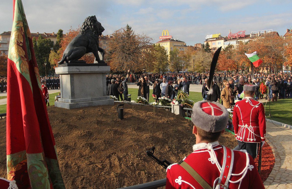 Състоя се първата официална церемония пред бронзовия лъв на НДК
