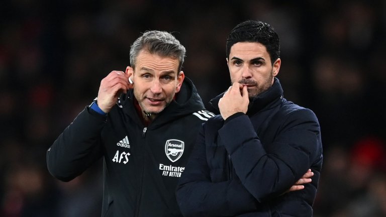 Стойвенберг е винаги надеждният асистент до Артета, който вече на два пъти води сам мачове на Арсенал