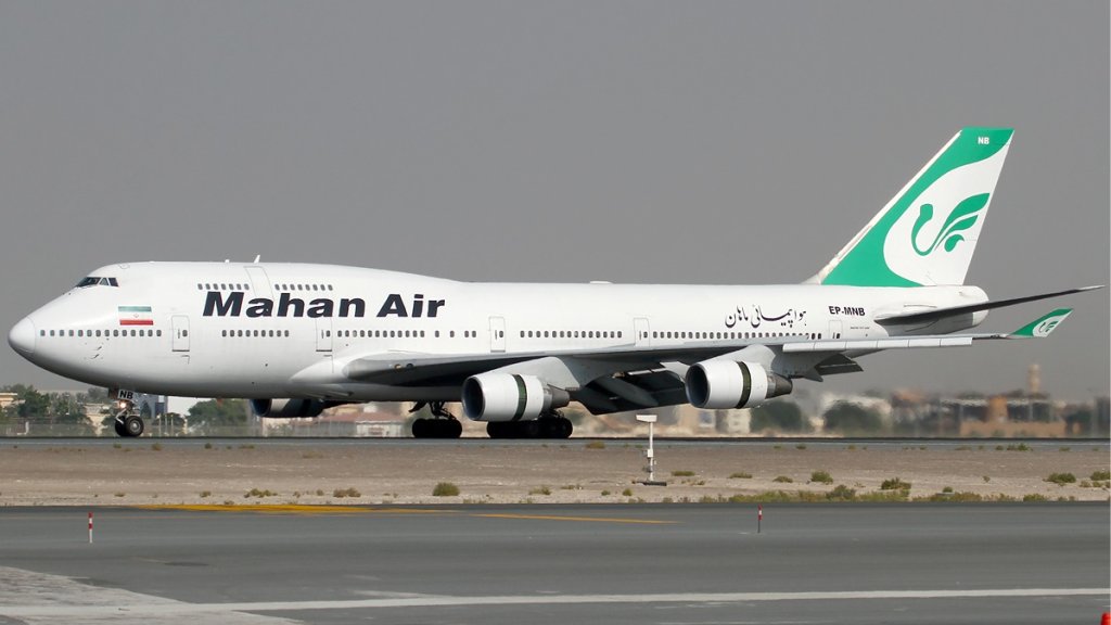 Mahan_Air_Boeing_747-400_KvW