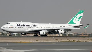 Mahan_Air_Boeing_747-400_KvW